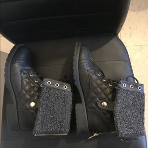 Woman high winter boots with fur